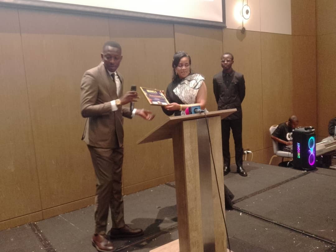 Kinshasa : Le livre « Bâtir un empire familial » tomes 1,2,3 du pasteur  Grâce Alfred Sumbela porté sur les fonts baptismaux