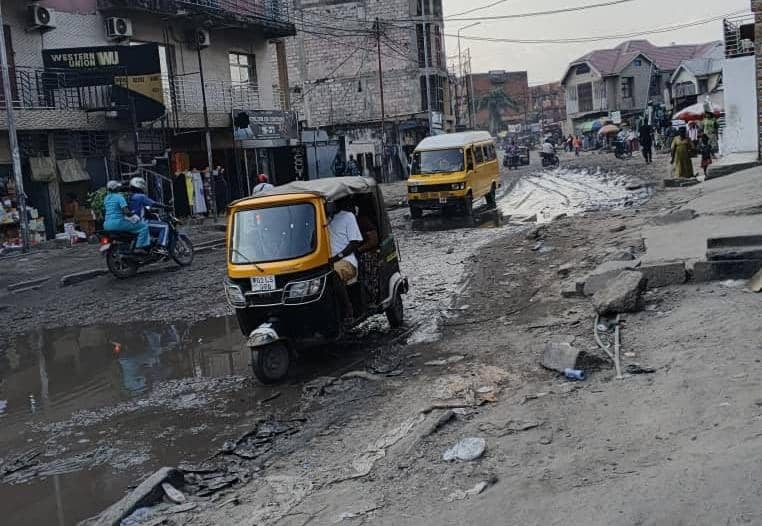Kinshasa: Yolo-Medical Avenue in the Limete district is in a ruinous state