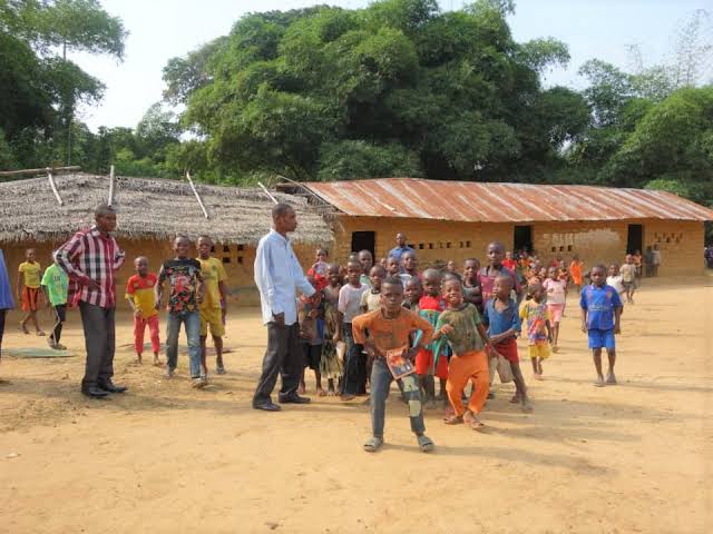 Maï-Ndombe : Des enseignants des écoles publiques radicalisent la grève après un retard de 3 mois de salaire