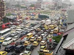 Circulation routière : l’hôtel de ville de Kinshasa annonce le déploiement de 3000 agents répartis dans différents carrefours